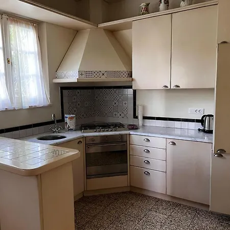 فيلة Abruzzi, Dei Marmi فورتي دي مارمي